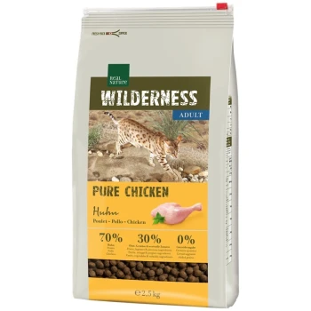 WILDERNESS Trockenfutter Katze, Adult, Pure Chicken 2.5 kg Wilderness Katzenfuttertüte mit einer Wildkatze vor einer Wüstenlandschaft, beschriftet mit "Pure Chicken" mit 70% Fleisch, 30% Früchte/Gemüse, 0% Getreide.
