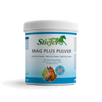 Behälter mit Stiefel Mag Plus Pulver für Pferde, mit einem Bild eines braunen Pferdes, mit Text, der die Vorteile von Magnesium und Vitamin B12 hervorhebt.