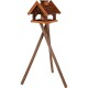 Holz-Vogelhaus auf einem Dreibeinständer, mit einem geneigten Dach und einem offenen Futterbereich, ideal für die Fütterung von Vögeln im Freien.