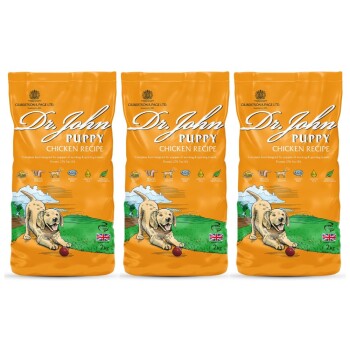 Drei Beutel Dr. John Puppy Chicken Recipe Hundefutter, jeweils 2 kg, mit einem verspielten Welpen auf der Vorderseite und Nährwertangaben.