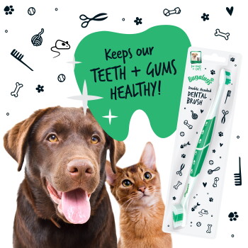 Verpackung der Bugalugs Triple Headed Dental Brush mit Gebrauchsanweisung und Illustrationen eines Hundes und einer Katze.