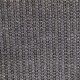 Nahaufnahme eines strukturierten grauen gewebten Stoffes, der ein enges, kompliziertes Muster zeigt.