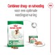 Royal Canin hondenvoeding verpakking met droogvoer voor kleine honden (tot 10 kg) met een blik natvoer, dat optimale voeding bevordert.