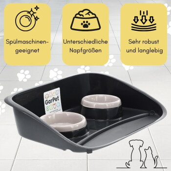 Schwarze Futterstation mit zwei grauen Näpfen und GarPet-Label auf gefliestem Boden; Pfotenabdruck-Grafiken und deutsche Banner.