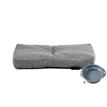 Graues Haustierbett mit einem gepolsterten Design, begleitet von einer blauen Futterschüssel auf der Seite.