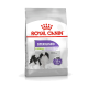 Torba z karmą dla psów Royal Canin X-Small Sterilised, z ilustracją małego psa, twierdzi, że utrzymuje idealną wagę z -11% kalorii.