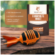 Ein orange-schwarzes Gummihundespielzeug in Form einer Rakete, neben einer Verpackung mit der Aufschrift "FLUGRAKETE ROCKET" mit "100% Naturkautschuk" und "BPA-frei."