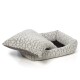 Ein weiches, graues Haustierbett mit einem strukturierten Muster, mit einem abnehmbaren Kissen und einer gemütlichen, gepolsterten Basis.