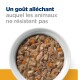 Bol de nourriture pour animaux de compagnie avec des morceaux de viande et de légumes, avec le texte "Un goût alléchant auquel les animaux ne résistent pas."