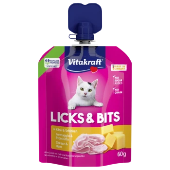 Rosa Vitakraft Katzenfutterbeutel LICKS & BITS, Käse & Schinken 60g, Bild einer weißen Katze, Made in Germany, ohne Zuckerzusatz, ohne Getreide