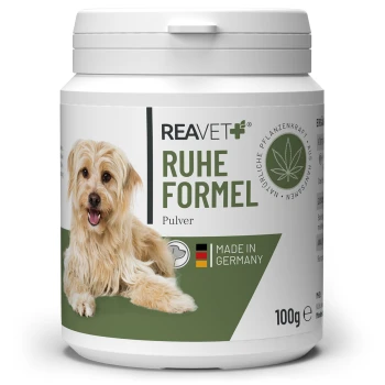 Behälter mit REAVET+ Ruhe Formel Pulver für Hunde, mit einem glücklichen Hund auf dem Etikett, mit "MADE IN GERMANY" und 100g Gewicht.