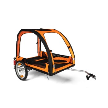 Oranger und schwarzer Haustieranhänger mit einem Netzdach und zwei gepolsterten Sitzen, entworfen für den sicheren Transport von Haustieren.