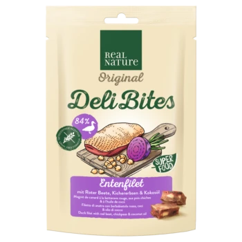 Verpackte Haustierleckerei mit "Real Nature Original Deli Bites" mit 84% Entenfilet, roter Beete, Kichererbsen und Kokosnussöl.
