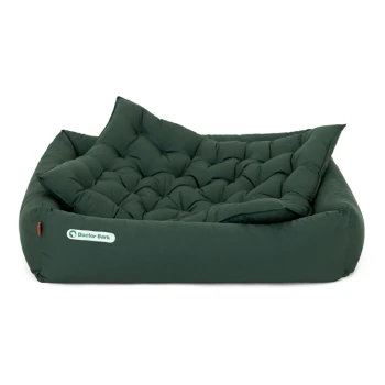 Grünes, plüschiges Haustierbett mit gestepptem Design und einem Logo, das "Doctor Bark" liest.