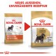 Zwei Säcke Royal Canin Hundefutter für Miniatur-Schnauzer, mit einem neuen Design, aber dem gleichen Rezept. Text: "NEUES AUSSEHEN, UNVERÄNDERTE REZEPTUR."