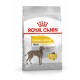 Sac de nourriture pour chiens Royal Canin Dermacomfort pour chiens de 26 à 45 kg, avec silhouette de chien gris et étiquettes pour allergènes réduits et satisfaction du propriétaire.