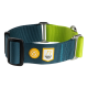 Ein blau-grüner verstellbarer Hundehalsband mit einem "Woolly Wolf"-Logo und einem Recycling-Symbol, das sein umweltfreundliches Design zeigt.