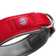 Rote Hundehalsband mit dem FC Bayern München Logo, mit einem stabilen Metall-D-Ring zur Leinenbefestigung.