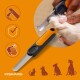 Orange-schwarze Fiskars-Nagelfeile für Haustiere, die an einer pelzigen Pfote verwendet wird; Pflegeicons und Haustiersilhouetten, Schriftzug 'FISKARS'.