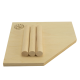Holz-Haustierspielzeug mit drei zylindrischen Rollen auf einer flachen Basis, mit einem Logo-Stempel in der Ecke.