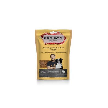 Fresco Hundefutter Trainingsleckerlis mit Huhn, mit Bild eines Mannes und Hundes, beschriftet mit „Gesund. Lecker. Vom Hundeprofi.“