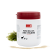 Weißer Behälter mit rotem Deckel, beschriftet mit "Mineralien und Vitamine 100% Natur" für Haustiere, zeigt Silhouetten von Pferd, Hund und Katze.