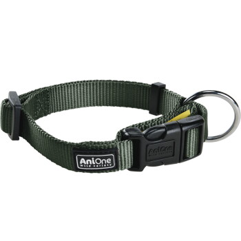 Olivgrünes Nylon-Hundehalsband mit schwarzer Kunststoffschließe und Metall-D‑Ring, Etikett mit der Aufschrift 'AniOne wild variety'.