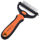 Ein Haustierpflegewerkzeug mit einem doppelseitigen Rechen mit Metallzähnen, einem ergonomischen orange-schwarzen Griff und dem Logo 'Petcaution.'