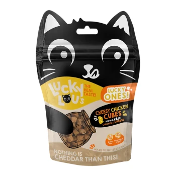 Sac de friandises pour animaux de compagnie Lucky Lou's Cheesy Chicken Cubes avec un design de chat joueur et le texte : "THE REAL TASTE!" et "NOTHING IS CHEDDAR!"