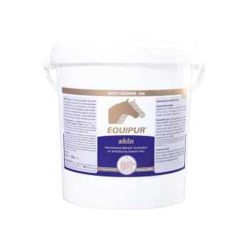 Weißer Behälter mit EQUIPUR Hautergänzungsmittel für Pferde, mit einer Pferdesilhouette und Text, der Zutaten und Vorteile für empfindliche Haut beschreibt.