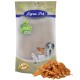 Verpackung von Lyra Pet Hundeleckerlis mit einem hellen Beutel, der Bilder eines Hundes, einer Katze und eines kleinen Hundes zeigt, sowie einem Haufen Leckerlis davor.