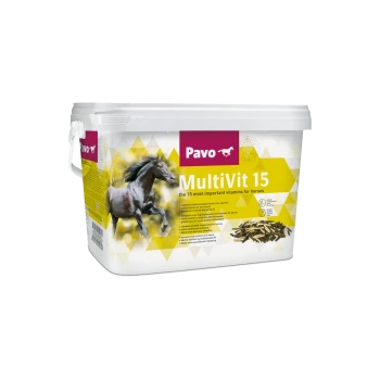 Pavo MultiVit 15 Pferdevitaminpräparat in einer Dose mit einem galoppierenden Pferd, mit Text, der "die 15 wichtigsten Vitamine für Pferde" hervorhebt.