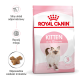 Różowo-biały worek karmy Royal Canin dla kociąt ze zdjęciem kociaka, ilustracją krokietów i widocznym tekstem „ROYAL CANIN”, „KITTEN Up to 12 months”, „3 STAGE”.