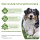 Hond kauwt op tandverzorgende snack naast Nederlandse tekst 'Kauw 1x per dag, Reinigt 2x beter, Gaat 3x langer mee' en Whimzees-logo.