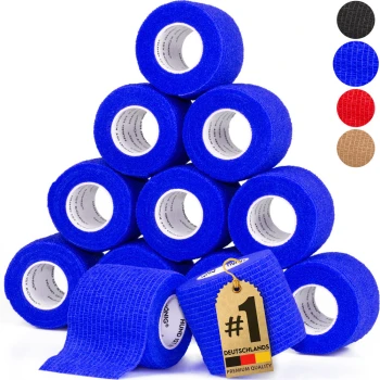 Ein Stapel blauer Tierbandagenrollen mit einem Etikett, das "#1 DEUTSCHLANDS PREMIUM QUALITY" liest. Weitere sichtbare Farben: schwarz, rot und braun.