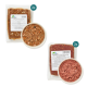Zwei Pakete Haustierfutter, beschriftet mit "BARF Komplett PLUS Lachs" und "BARF Komplett PLUS Rind," jeweils 500g, mit Schüsseln mit Futter daneben.