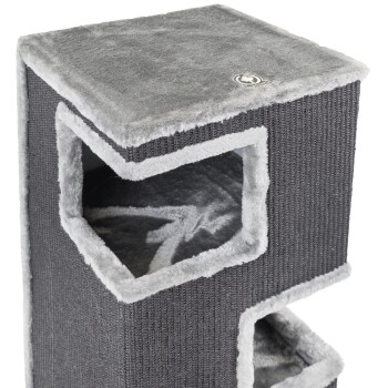 Grauer Kratzbaum für Katzen mit zwei Öffnungen und einem plüschigen Oberteil, mit einer weichen, fuzzy Innenauskleidung.