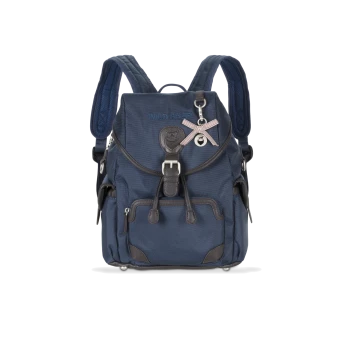 Navy-blauer Haustiertrage-Rucksack mit verstellbaren Riemen, mit einer Fronttasche, einem dekorativen Schlüsselanhänger und "WILD HAZEL" auf der Oberseite gestickt.