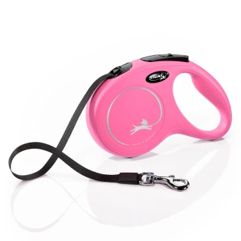 Eine rosa ausziehbare Hundeleine mit einem schwarzen Riemen und einem silbernen Clip, mit einer Silhouette eines Hundes und dem Text "Made in Germany."