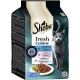 Sheba Fresh Cuisine Katzenfutterverpackung mit einer grauen Katzensilhouette und Geschmäckern: Thunfisch, Lachs und Weißfisch, plus einer Serviervorschlag.