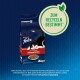Eine Tüte Purina Felix Katzenfutter mit der Aufschrift "Countryside Sensations" und einer verspielten schwarz-weißen Katze auf der Vorderseite, mit einem Recycling-Symbol.