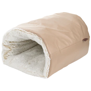 Beige Haustierhöhlenbett mit weichem weißem Plüsch-Innenraum, für kleine Haustiere entworfen, mit kleinem braunem Etikett an der Seite.