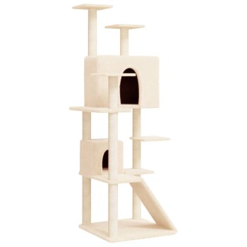 Ein hoher, beiger Katzenbaum mit zwei geschlossenen Würfeln, mehreren Plattformen und einer Rampe für einfachen Zugang.