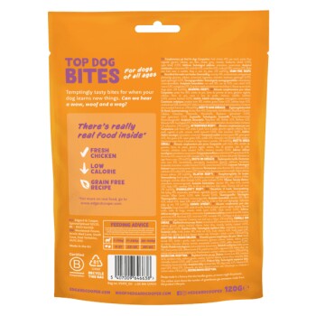 Rückseite einer Hundeleckerei-Verpackung mit "Top Dog Bites" für alle Altersgruppen, die frisches Huhn, kalorienarm und ein getreidefreies Rezept hervorhebt.