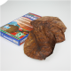 Feuilles de catappa séchées présentées à côté d'une boîte colorée étiquetée "JBL Catappa," conçue pour un usage aquatique.