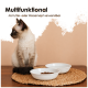 Eine Siamkatze sitzt neben zwei weißen Schüsseln auf einem geflochtenen Teppich, mit Text darüber, der "Multifunktional" und "Als Futter- oder Wassernapf verwendbar" besagt.