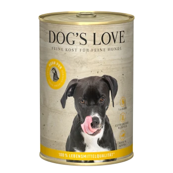 Eine Dose "Dog's Love" Hundefutter mit einem schwarz-weißen Hund, der sich die Lippen leckt, beschriftet mit "90% Huhn", "ohne Getreide" und "Hergestellt in Österreich."