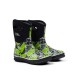 Bunte Gummistiefel für Kinder mit einem schwarz-grünen abstrakten Design, mit dem Logo 'Two Tracks' sichtbar an der Seite.
