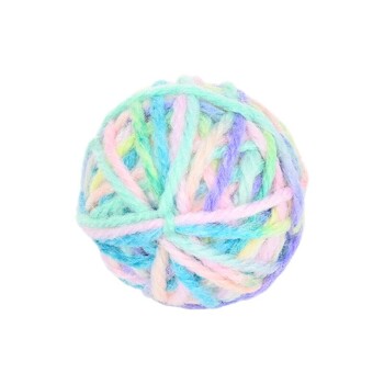 Boule de fil pastel colorée, présentant des nuances de bleu, rose, vert et violet, idéale pour le jeu des animaux de compagnie.