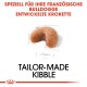 Kibble, das speziell für Französische Bulldoggen entwickelt wurde, mit einer einzigartigen Form und dem Text "MADE FOR YOU KIBBLE" deutlich sichtbar.